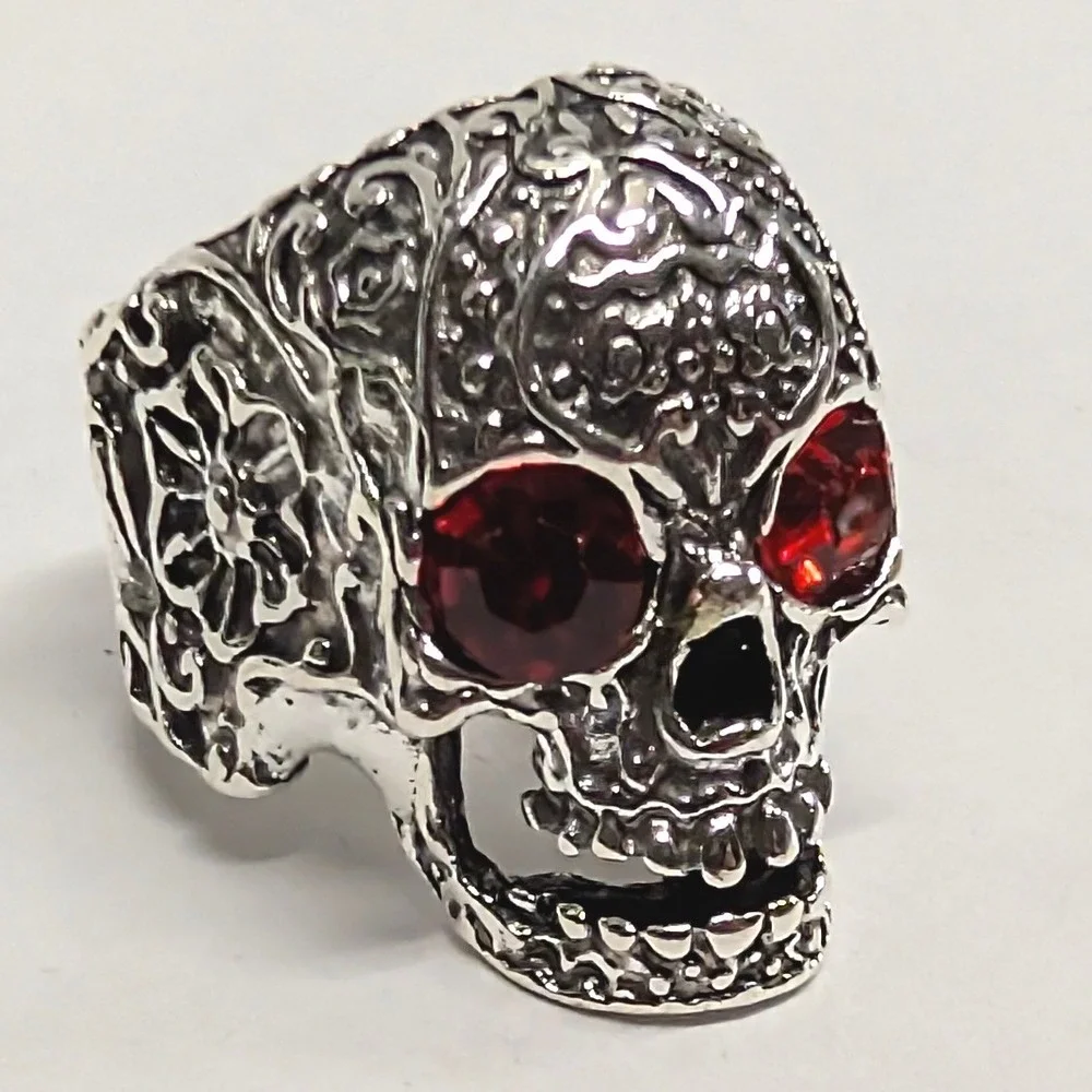 New Skull Ring Mens Womens Size 8 Silver Tone Red‎ Rhinestone Eyes Gothic Biker